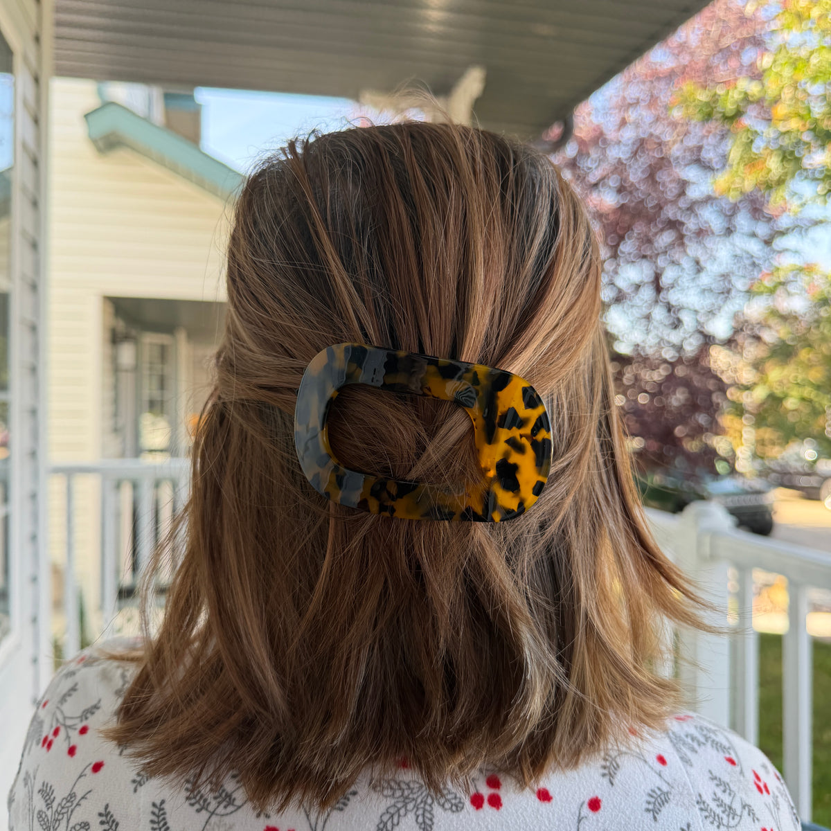 Jenn Hair Claw in Hazel