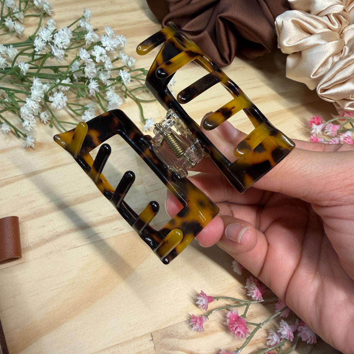 Maye Mini Hair Claw in Hazel